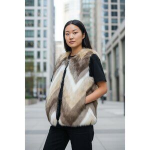 Skies Are Blue Womens M Faux Fur Chevron Vest Winter Coat Neutral Beige Brown